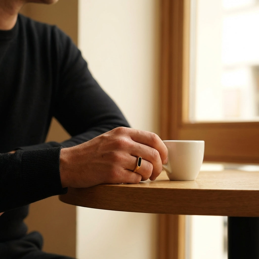 STAVR Cafe — Onyx Round Signet Ring — 18K Gold