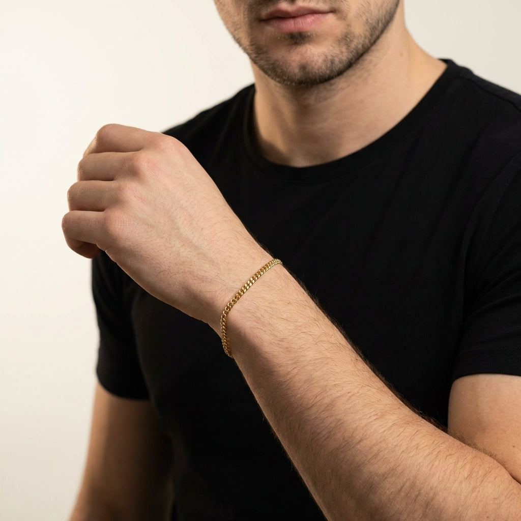 STAVR Onmodel — Cuban Link 2MM Bracelet — 18K Gold