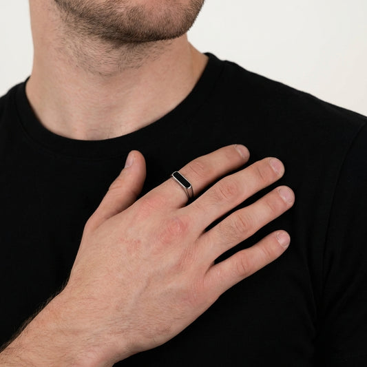 STAVR Onmodel — Onyx Round Signet Ring — Silver