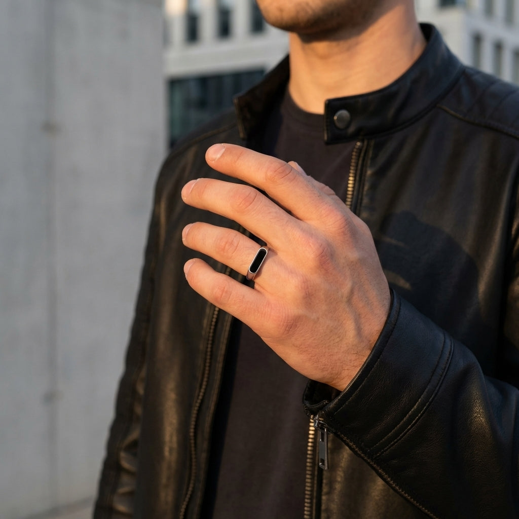 STAVR Urban — Onyx Round Signet Ring — Silver