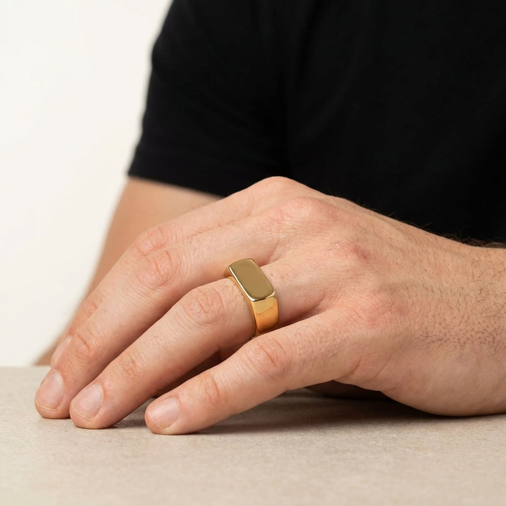STAVR Onmodel — Rectangle Signet Ring — 18K Gold