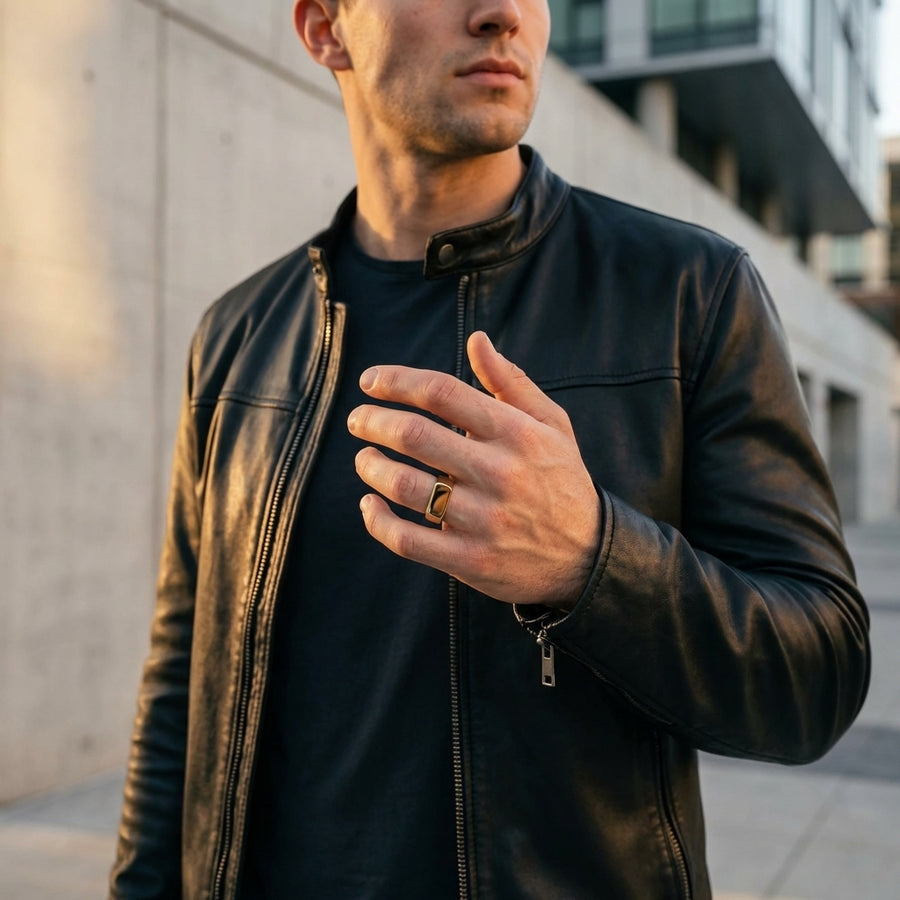 STAVR Urban — Rectangle Signet Ring — 18K Gold
