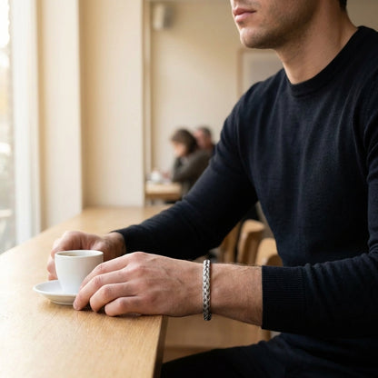 STAVR Cafe — Wire Bracelet — Silver