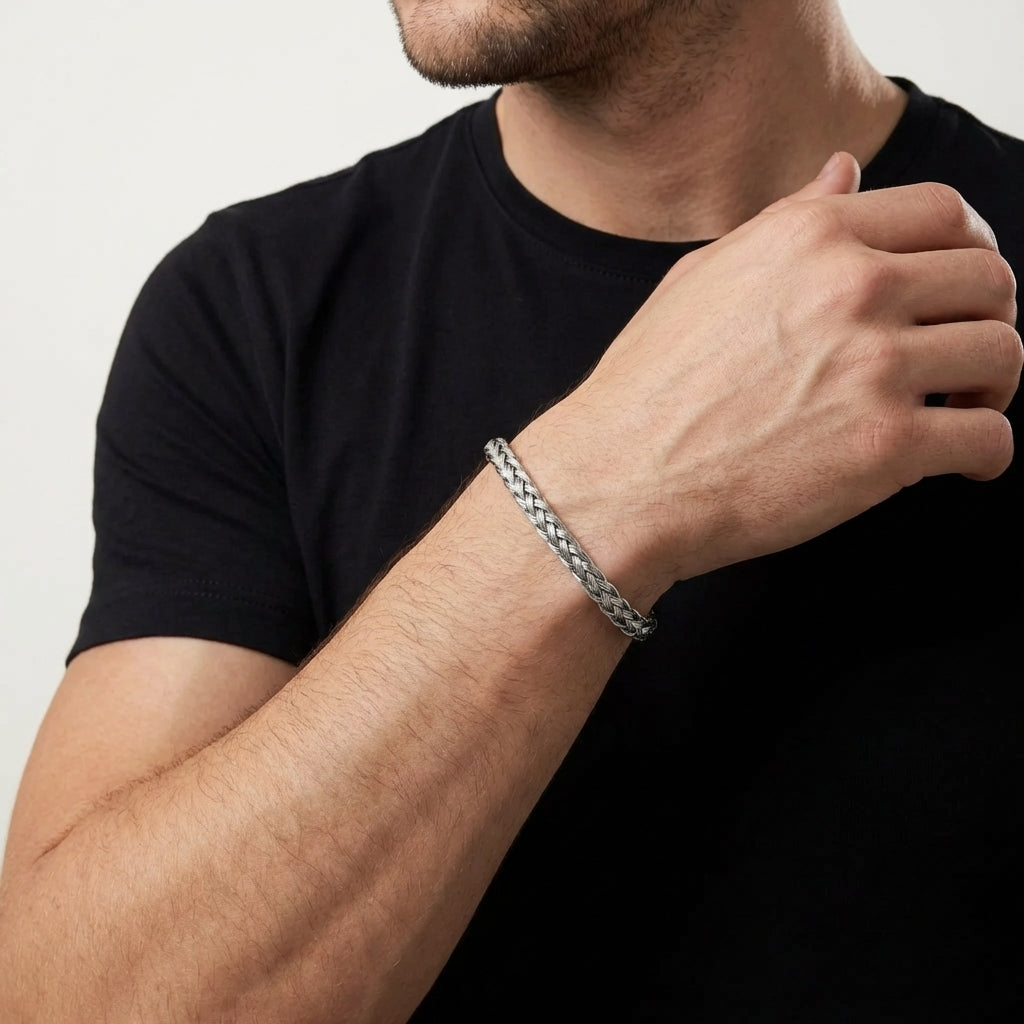 STAVR Onmodel — Wire Bracelet — Silver